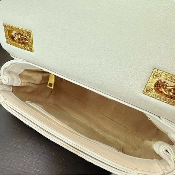 NEW Genuine Leather White Square Crossbody Bag With Gold Rivet & Chain Strap - Picture 5 of 16